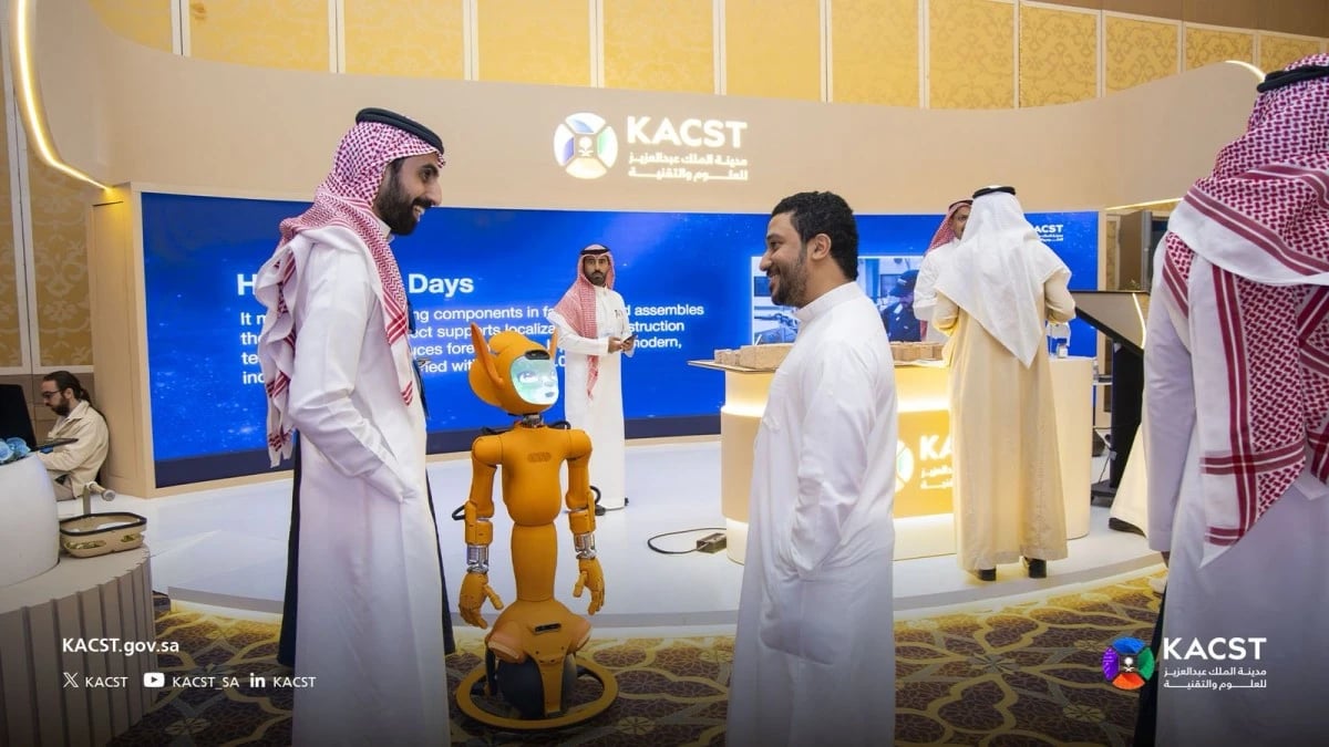 يفهمك كواحد منهم .. روبوت بتفاعل إنساني يولد من الرياض