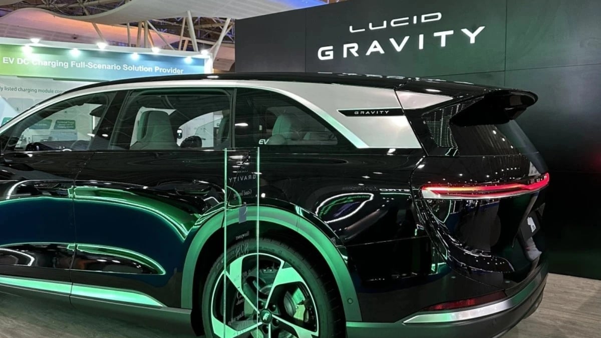 معرض السيارات الكهربائية في الرياض: دراجة بـ 3 عجلات وأسرع سيارة في العالم