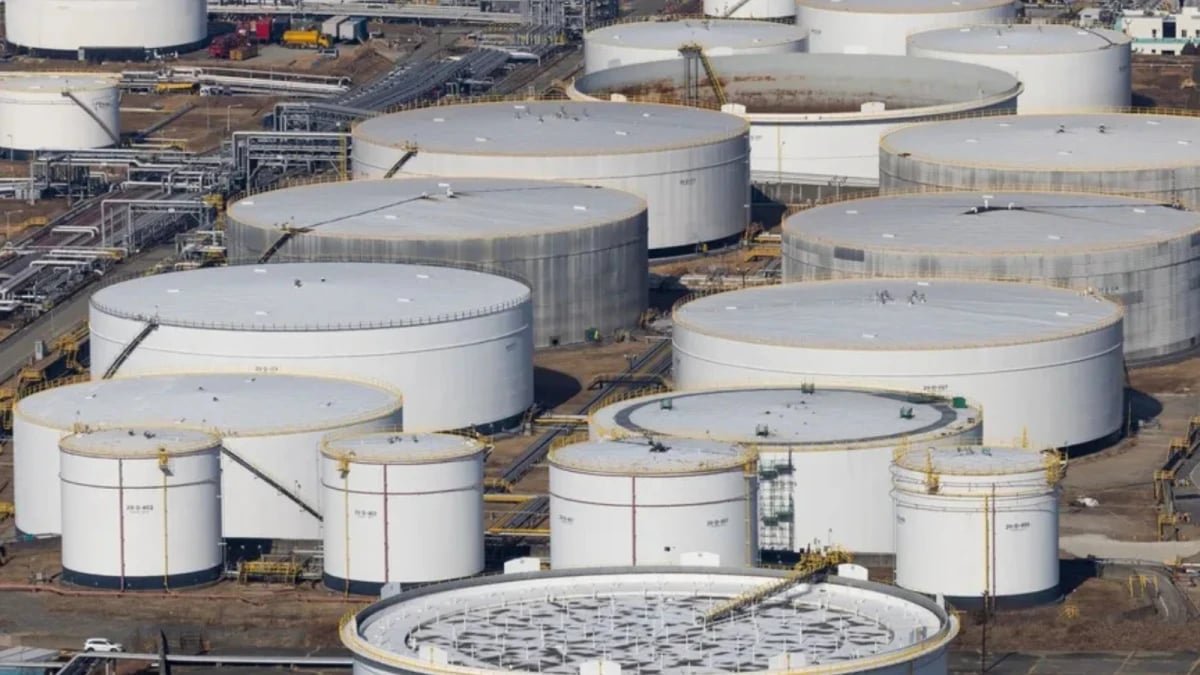 النفط يواصل الصعود بعد تجميد "أوبك+" لزيادات الربع الأول