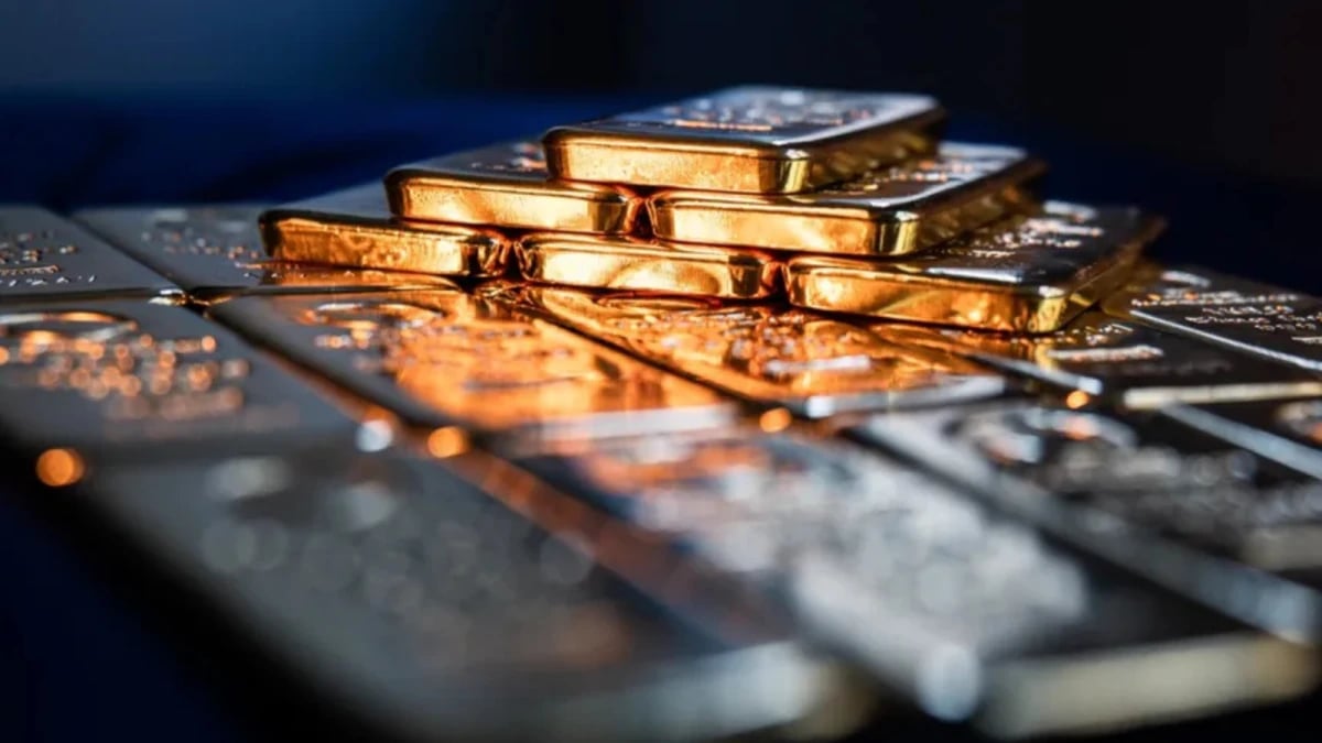 أسعار الذهب تتراجع تحت ضغط من إنهاء الصين لإعفاء ضريبي دعم الطلب