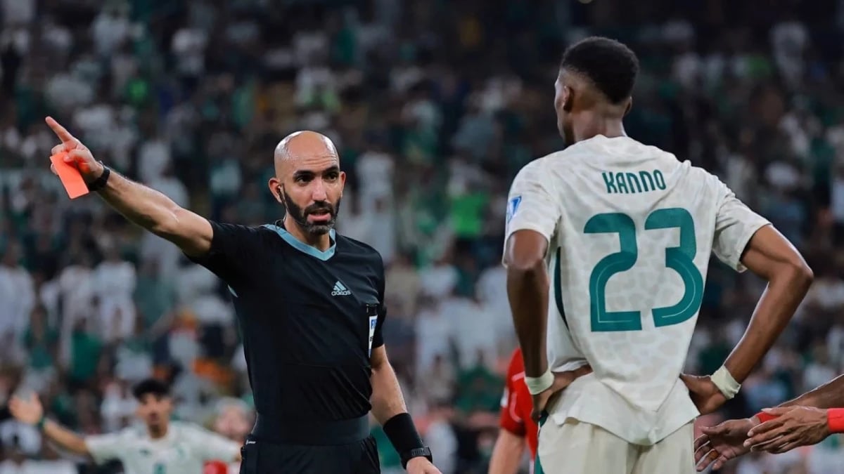 "فيفا" يعاقب المنتخب السعودي وكنو ومساعد المدرب بـ 118 ألف ريال