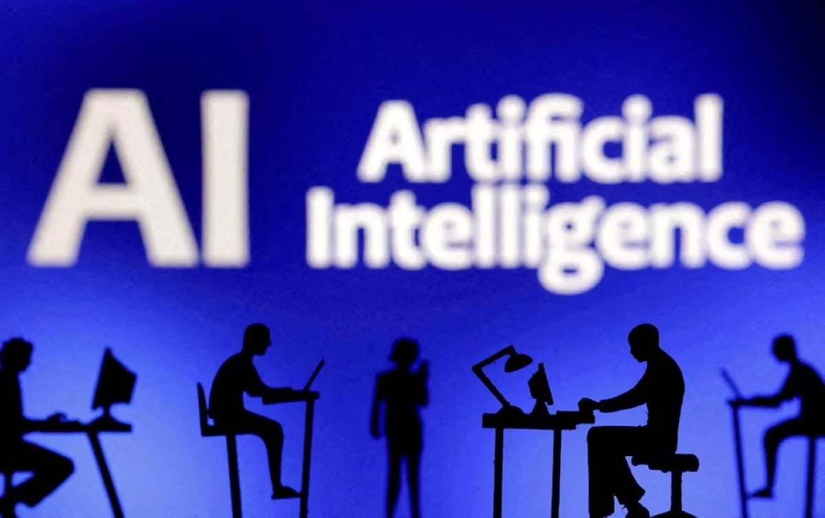 كيف غيّر الإنترنت الوظائف وأخبرنا عن أثر الذكاء الاصطناعي؟