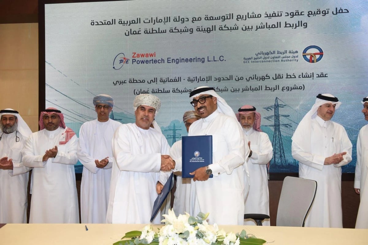 اتفاقية بـ 800 مليون دولار للربط الكهربائي مع عمان وتوسعة الشبكة مع الإمارات
