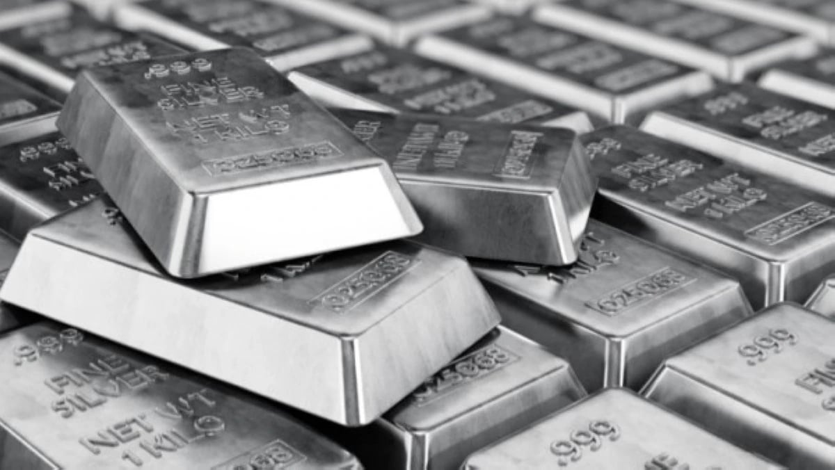 تراجع مخزون الفضة في الصين يضع السوق المشتعلة على حافة خطر جديد