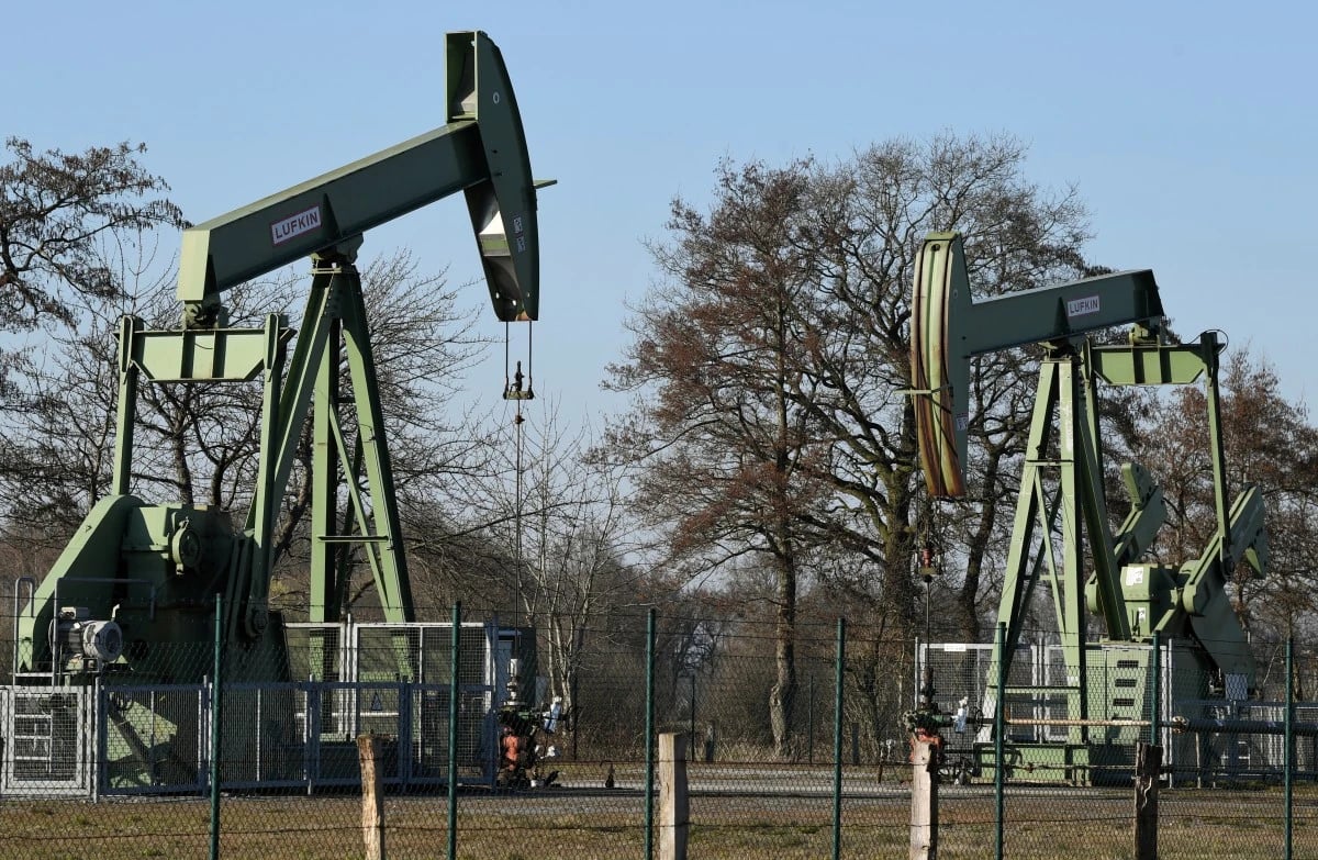 انخفاض أسعار النفط مع توقعات بوقف القتال في أوكرانيا 