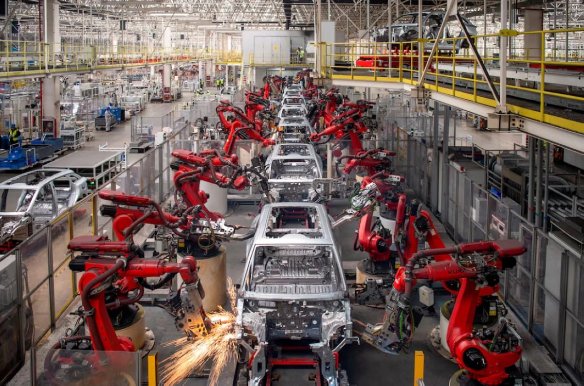 3 اتفاقيات لتمكين 356 سعوديا في صناعة السيارات الكهربائية