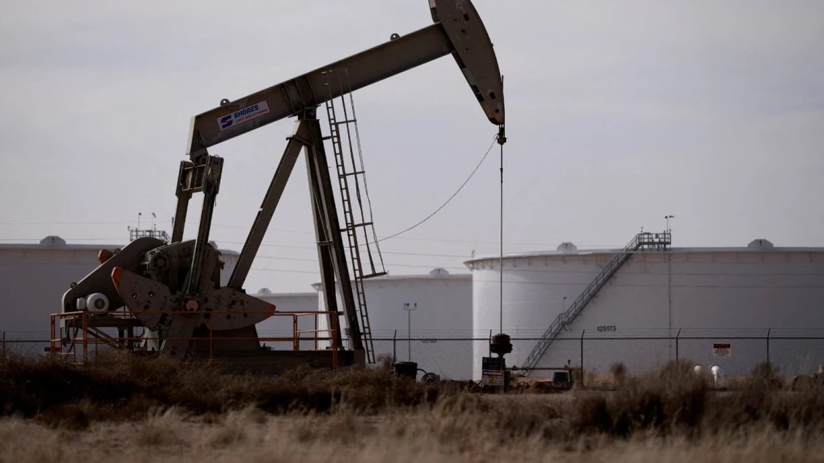 النفط يستقر بعد تعثر المحادثات الأمريكية الروسية بشأن أوكرانيا