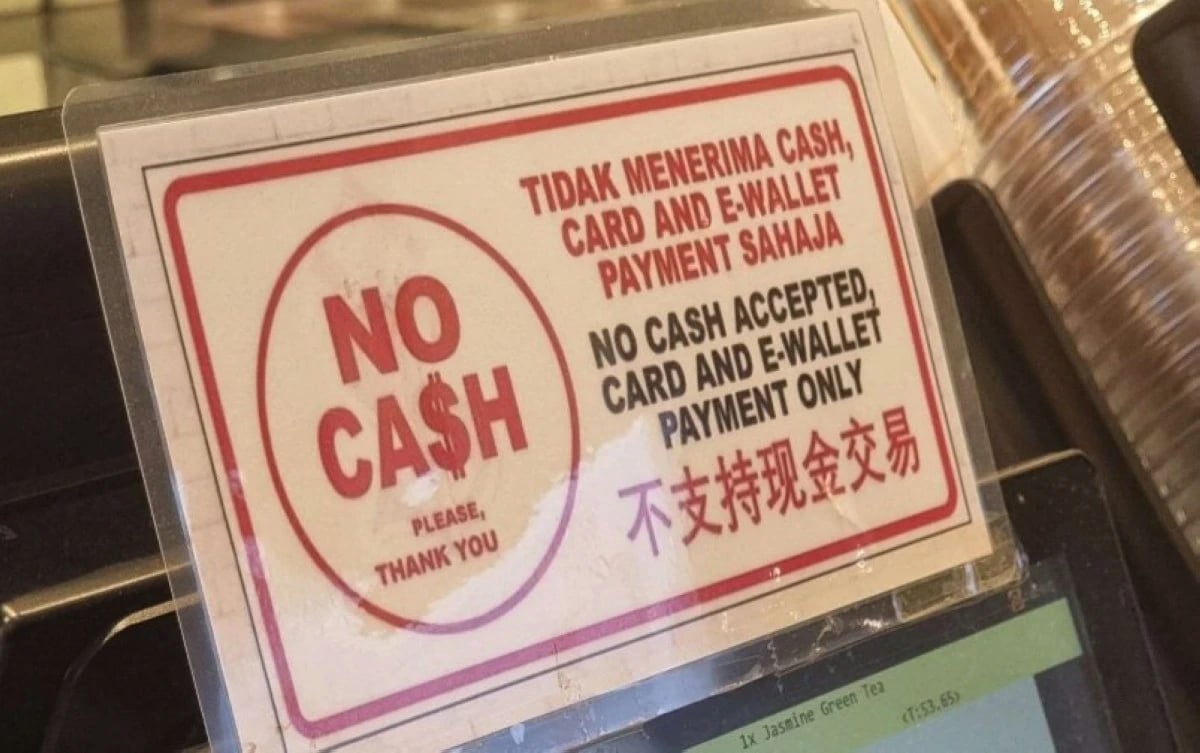 "موت النقود" .. حتى المتسولون يسعون وراء الدفع الرقمي