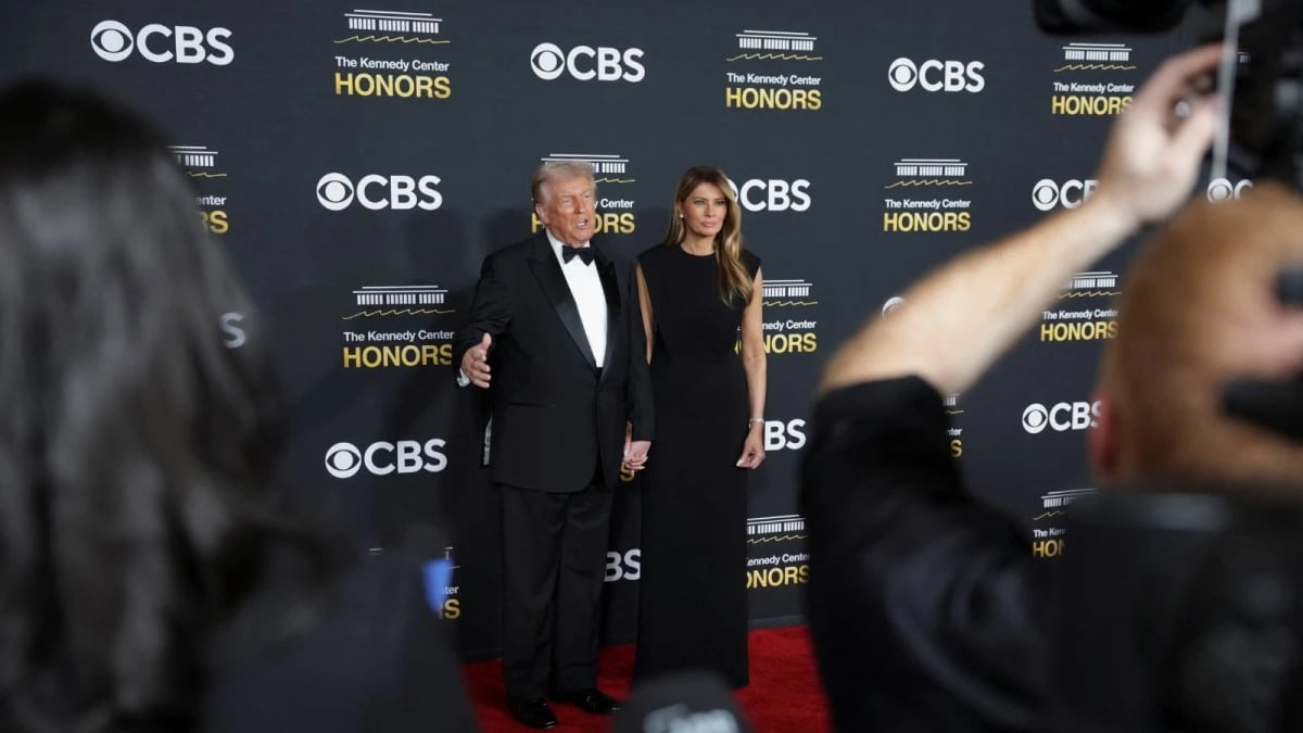 ترمب يلمح لمخاوف احتكار في استحواذ "نتفلكس" على "وورنر" وسيشارك في مراجعة الصفقة