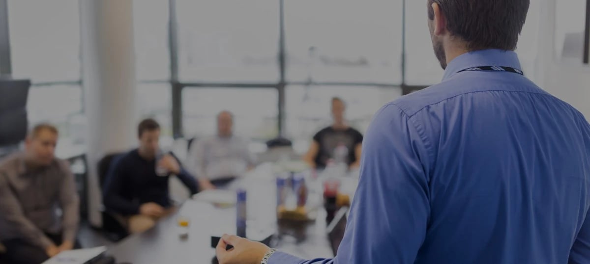 فن تفويض المهام.. ما أكبر خطأ يرتكبه المديرون؟