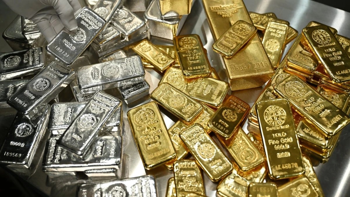 الذهب يرتفع مع انخفاض عوائد السندات الأمريكية .. والفضة تستقر