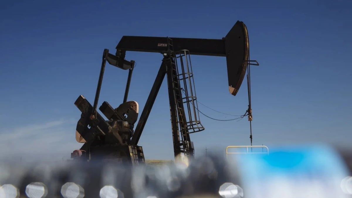 النفط يستقر بعد 4 أيام من المكاسب مع تصاعد التوترات