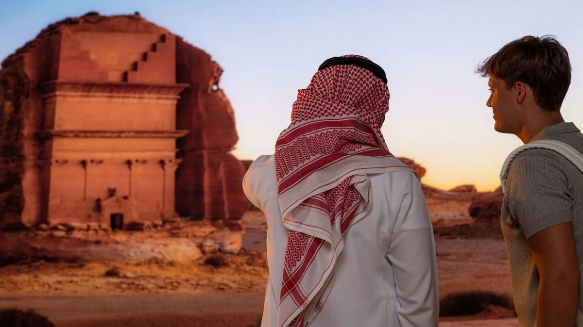 كيف تحول "دلّال القافلة" إلى دليل للمدن وصناعة عالمية بمليارات الدولارات؟