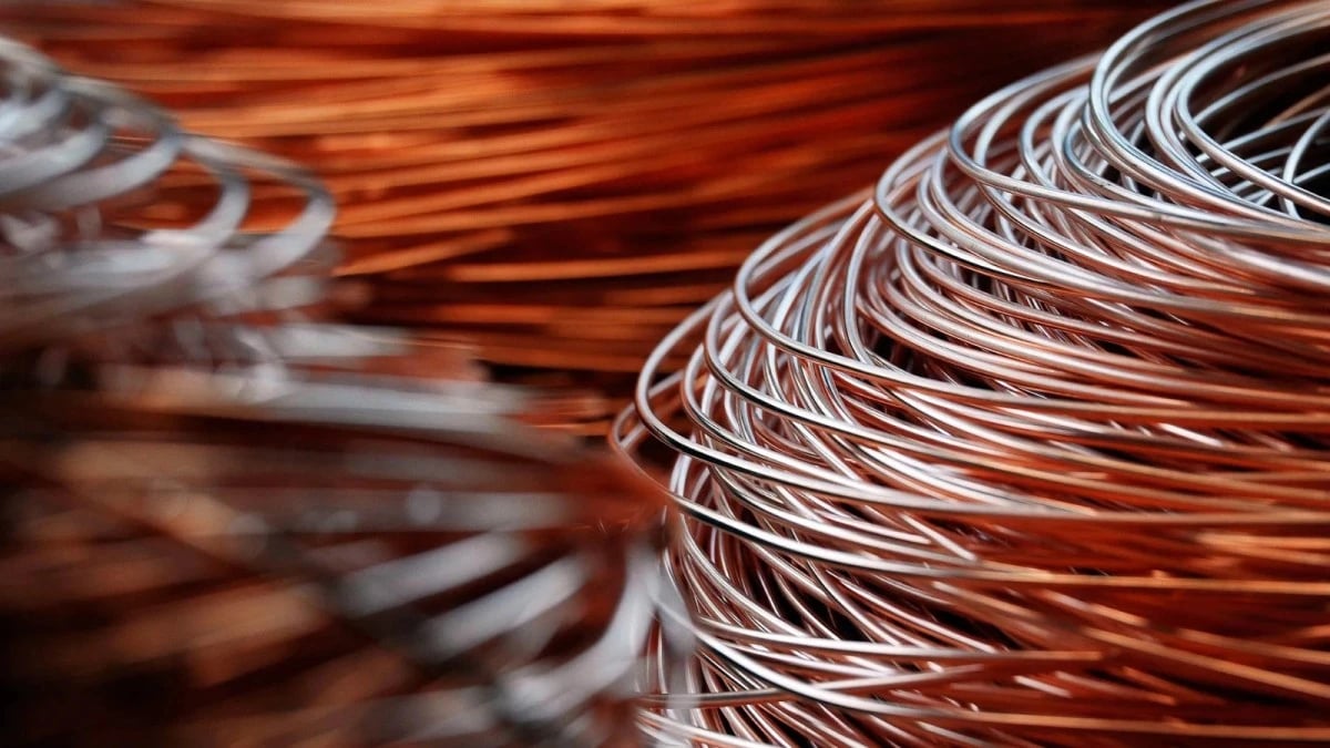 النحاس يقفز قرب 13 ألف دولار للطن وسط مخاوف شح المعروض