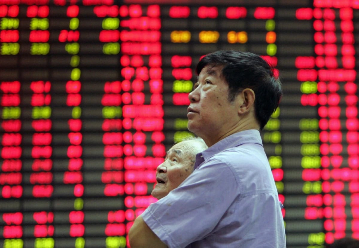 الرابحون والخاسرون في بورصة الصين 2025.. طفرة ذهب وتكنولوجيا وتعثر العقارات
