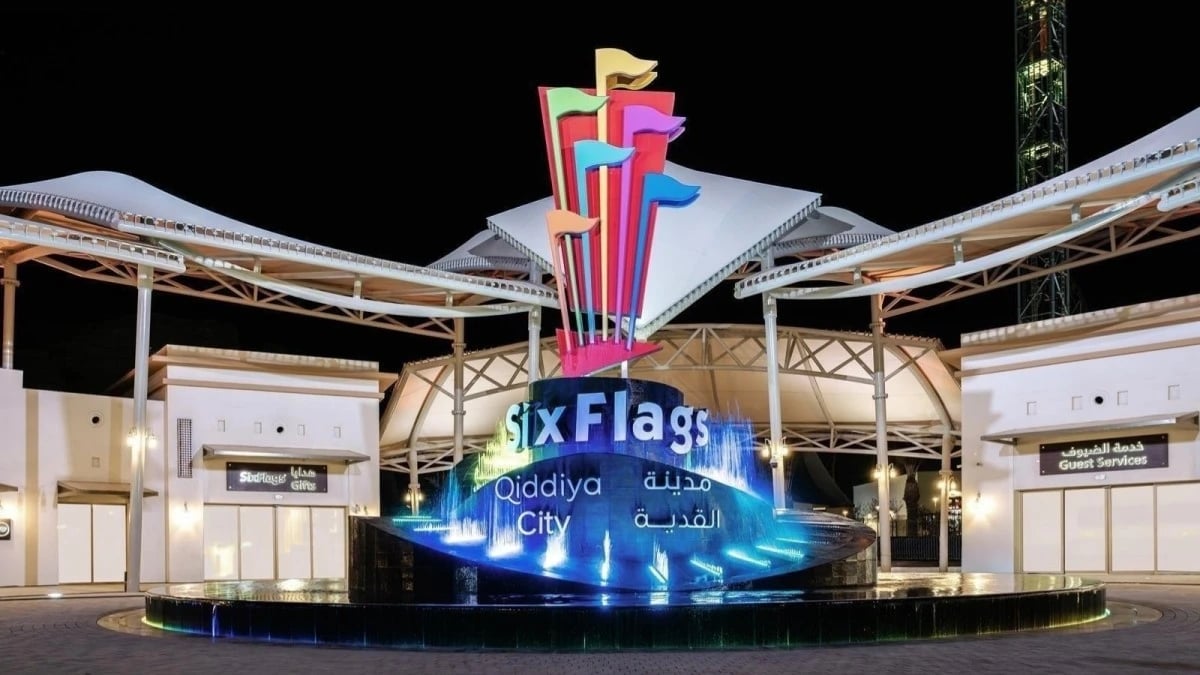 أسسها رجل مفلس .. رحلة SixFlags من تكساس إلى الرياض
