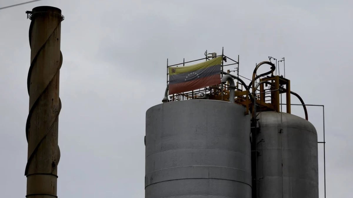 النفط يهبط أكثر من 1% بعد تصريحات ترمب عن فنزويلا