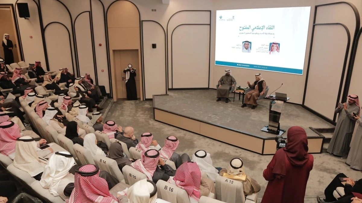 رئيس هيئة الصحفيين السعوديين : سقوط الصحافة أو اختفائها خيال محض