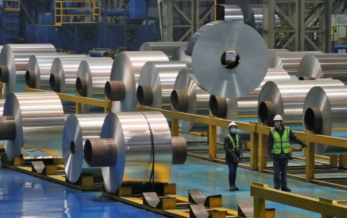 سعر الألمنيوم قرب مستوى قياسي والقصدير يواصل موجة الصعود