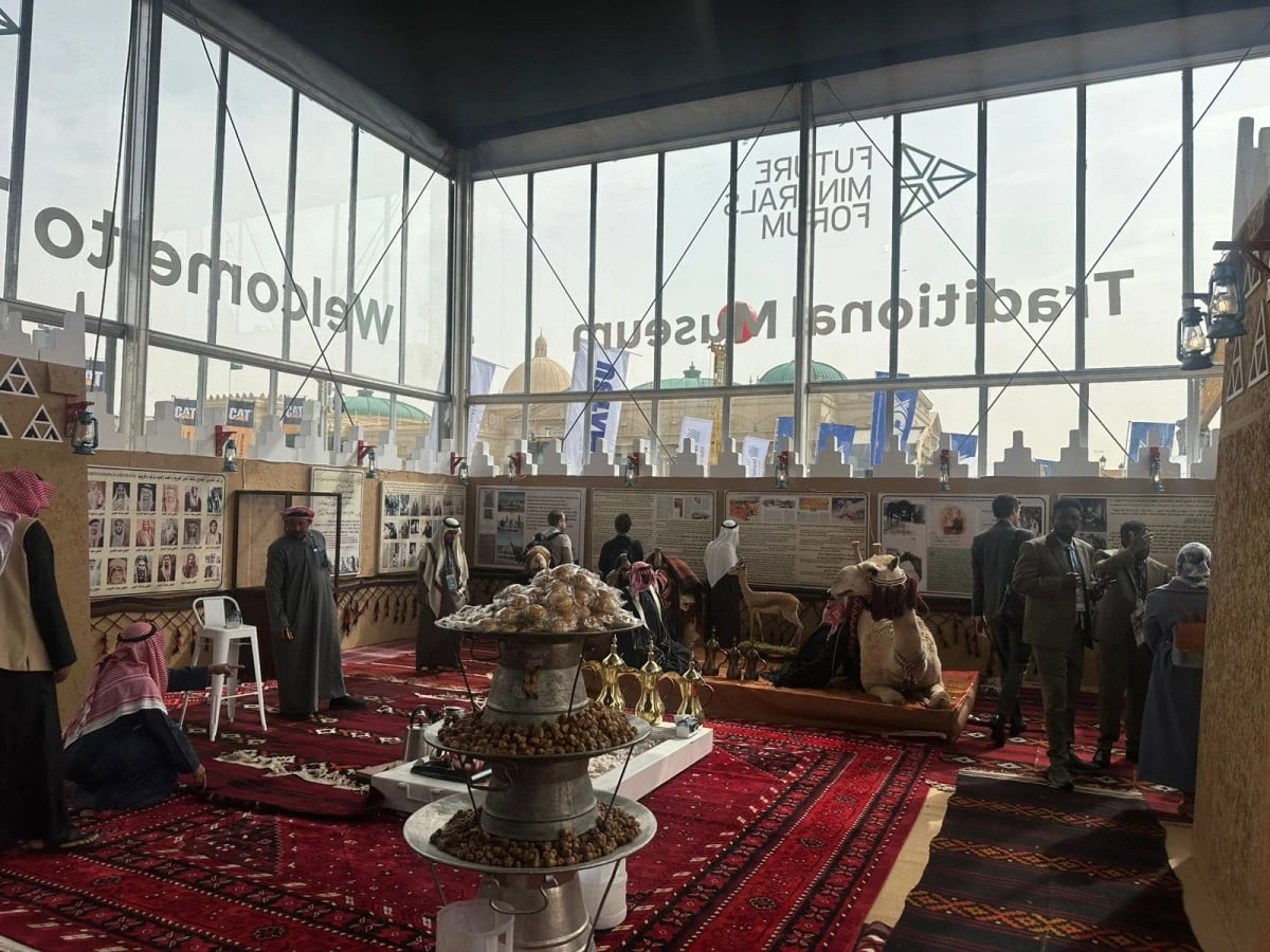 قصص سعودية في مؤتمر التعدين.. خيمة ودلة وعقيلات و"حادي العيس"