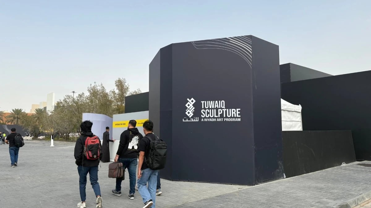 ملتقى طويق للنحت .. فنانون يضعون لمساتهم على ملامح العاصمة