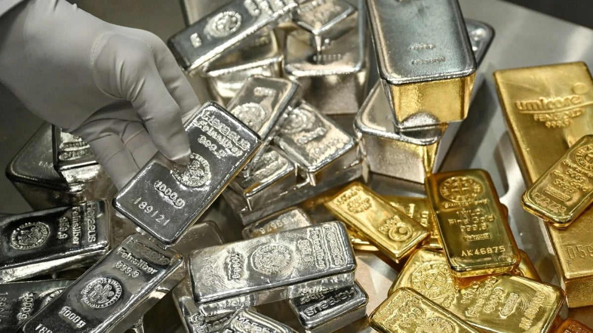 قفزة قياسية للذهب والفضة بعد تهديدات الرسوم بشأن جرينلاند