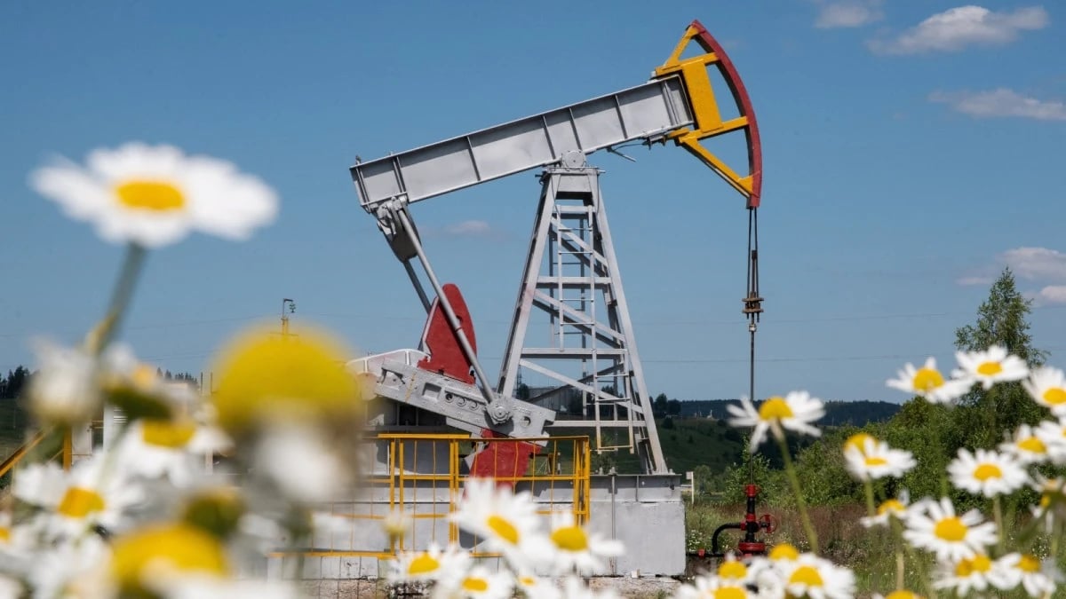 النفط يرتفع بعد تراجع أمريكا عن فرض رسوم جمركية جديدة