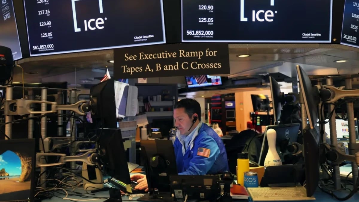 لماذا لا تواكب وول ستريت الصعود القياسي للذهب؟