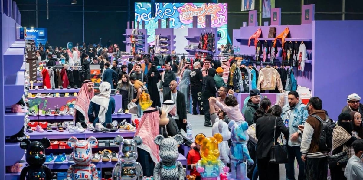 "سنيكر كون" في موسم الرياض .. حذاء بقيمة سيارة فارهة