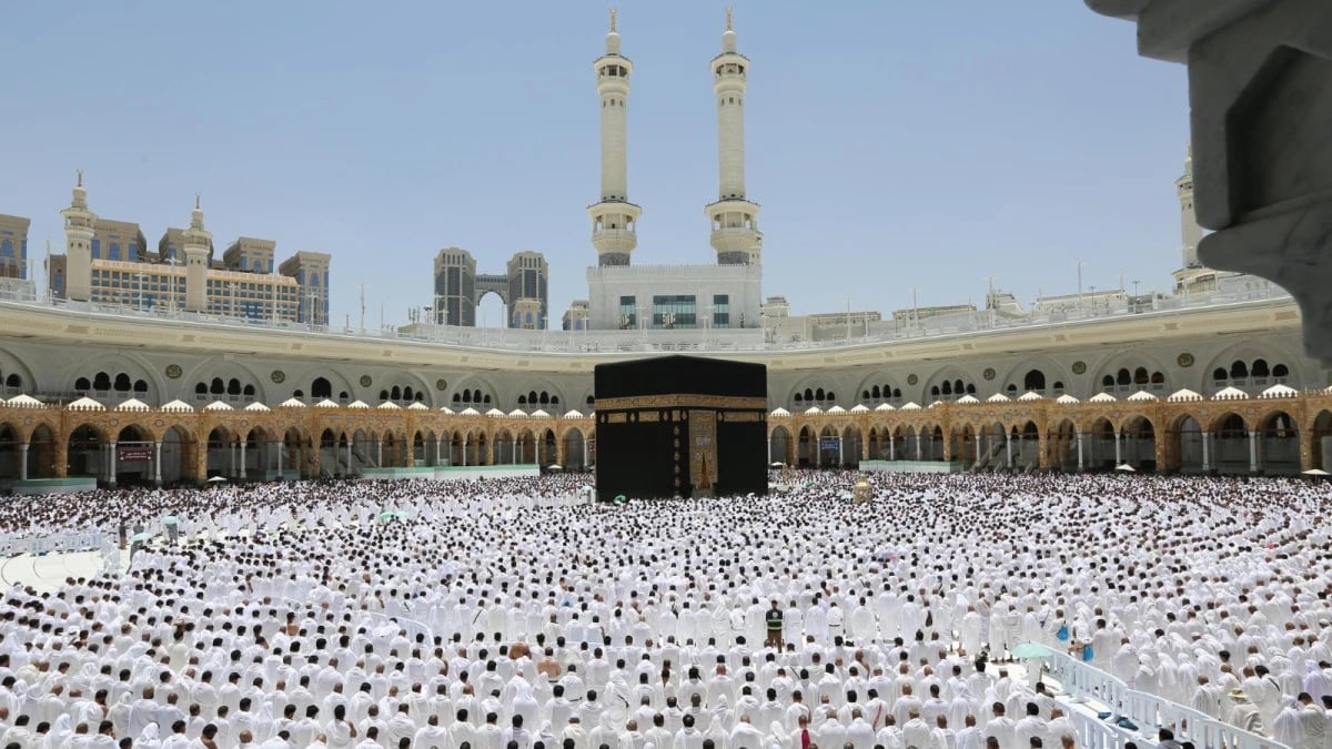 السعودية توقف تعاقدات 1800 وكالة سفر خارجية تعمل في العمرة