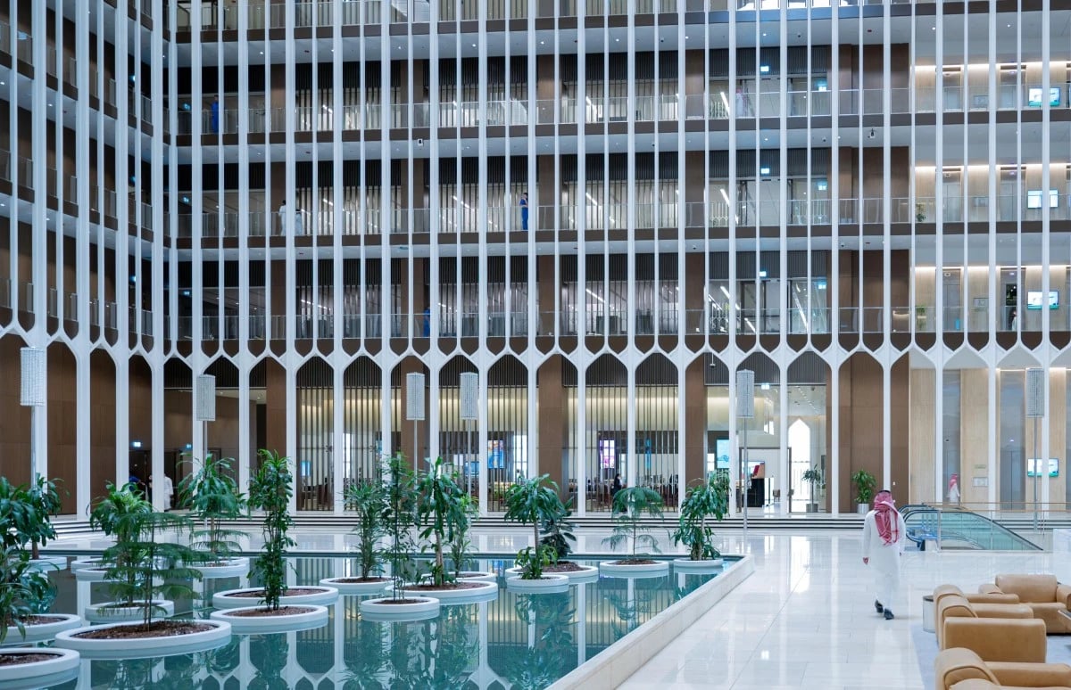 نيوكاسل والأهلي .. استثمارات "الصندوق" تقتحم قائمة الـ 100 عالمياً في بيع العقود