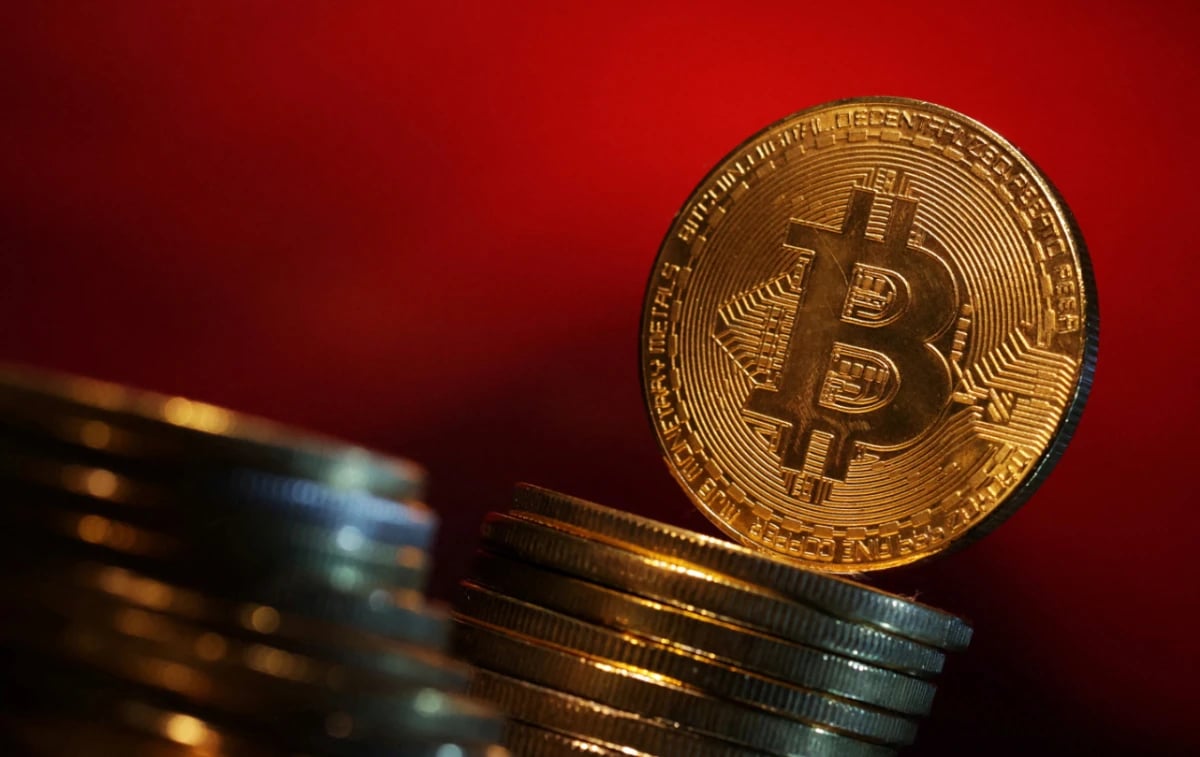 سعر "بيتكوين" يستقر فوق 70 ألف دولار بعد تقلبات حادة