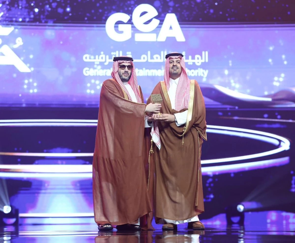 تكريم تركي آل الشيخ بجائزة مكة للتميّز عن مشروع «على خطاه»