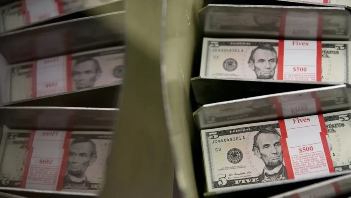 الدولار يصعد وسط شكوك خفض الفائدة الأمريكية 3 مرات هذا العام