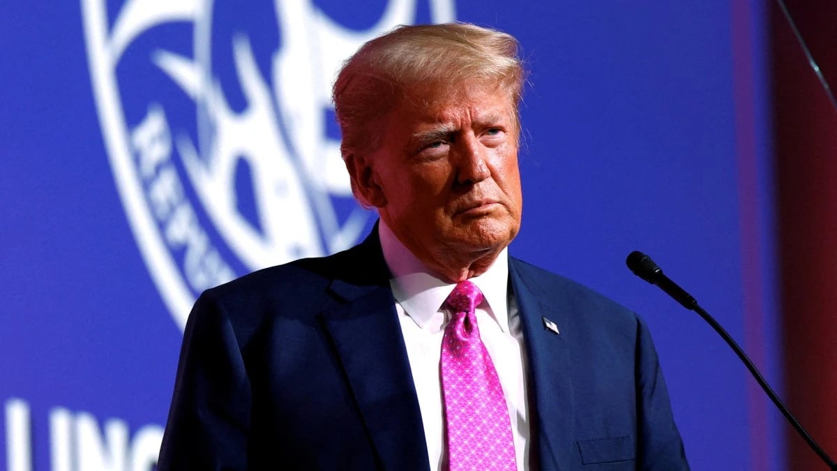 الرئيس الأمريكي يرفع الرسوم الجمركية العالمية إلى 15%