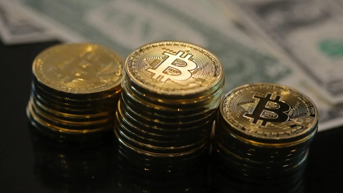 بيتكوين تتجه نحو أسوأ أداء شهري منذ انهيار يونيو 2022