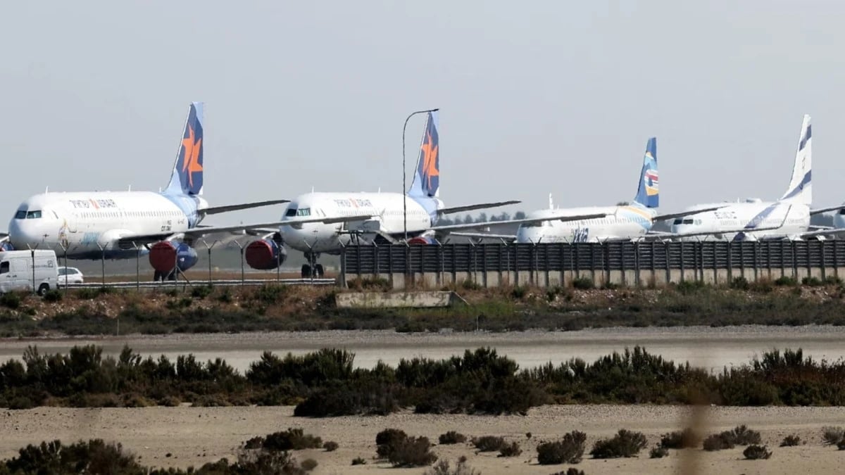 إيران تغلق مضيق هرمز وشركات طيران تعلق رحلاتها في الشرق الأوسط