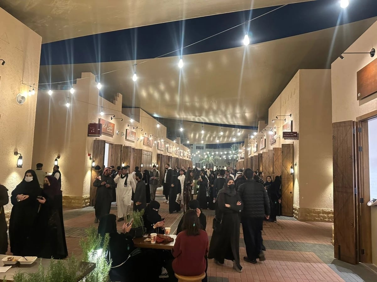 سكة الأطعمة في الرياض .. 84 محلا تعيد تعريف طعام الشارع