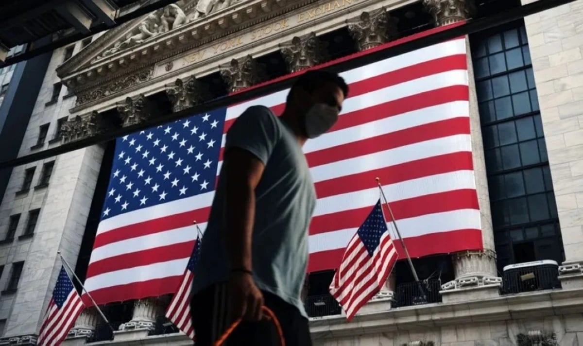 محلل يرفع احتمال انهيار الأسهم الأمريكية إلى 35% بسبب حرب إيران