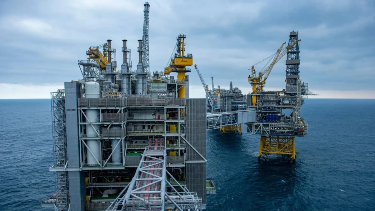 النفط يواصل الهبوط بعد تلميحات أمريكا بشأن حرب إيران