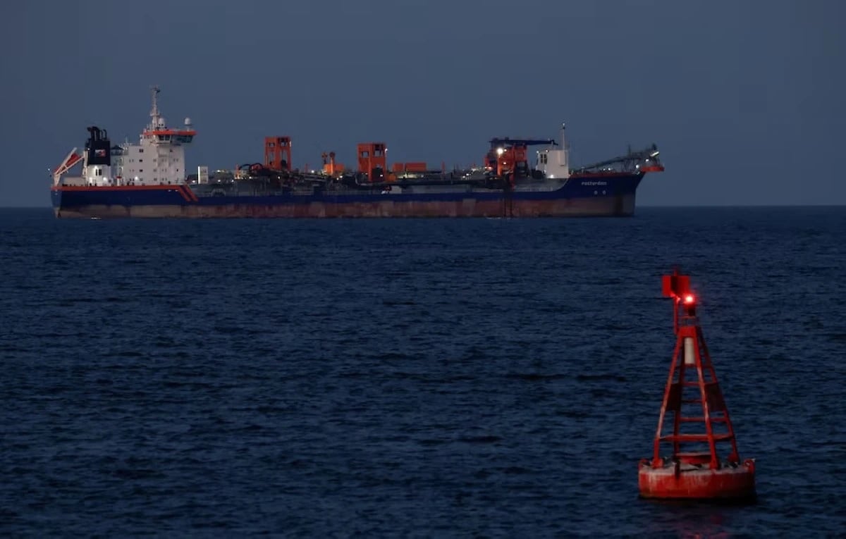 بلومبرغ: 25 ناقلة نفط عملاقة تتجه إلى ميناء ينبع السعودي