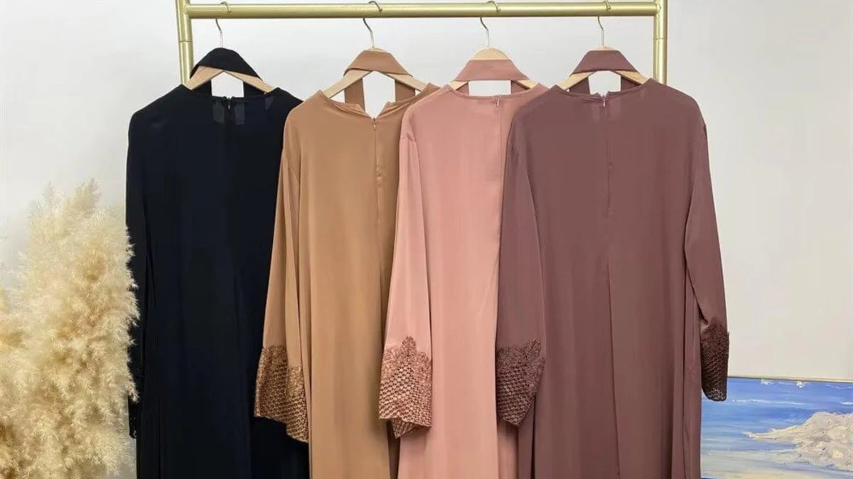 انتعاش سوق العبايات في السعودية قبل العيد وسط فجوة سعرية واسعة