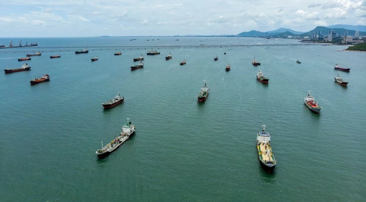 رئيس "بلاك روك" : الحرب الإيرانية ترسم سيناريوهين للاقتصاد العالمي