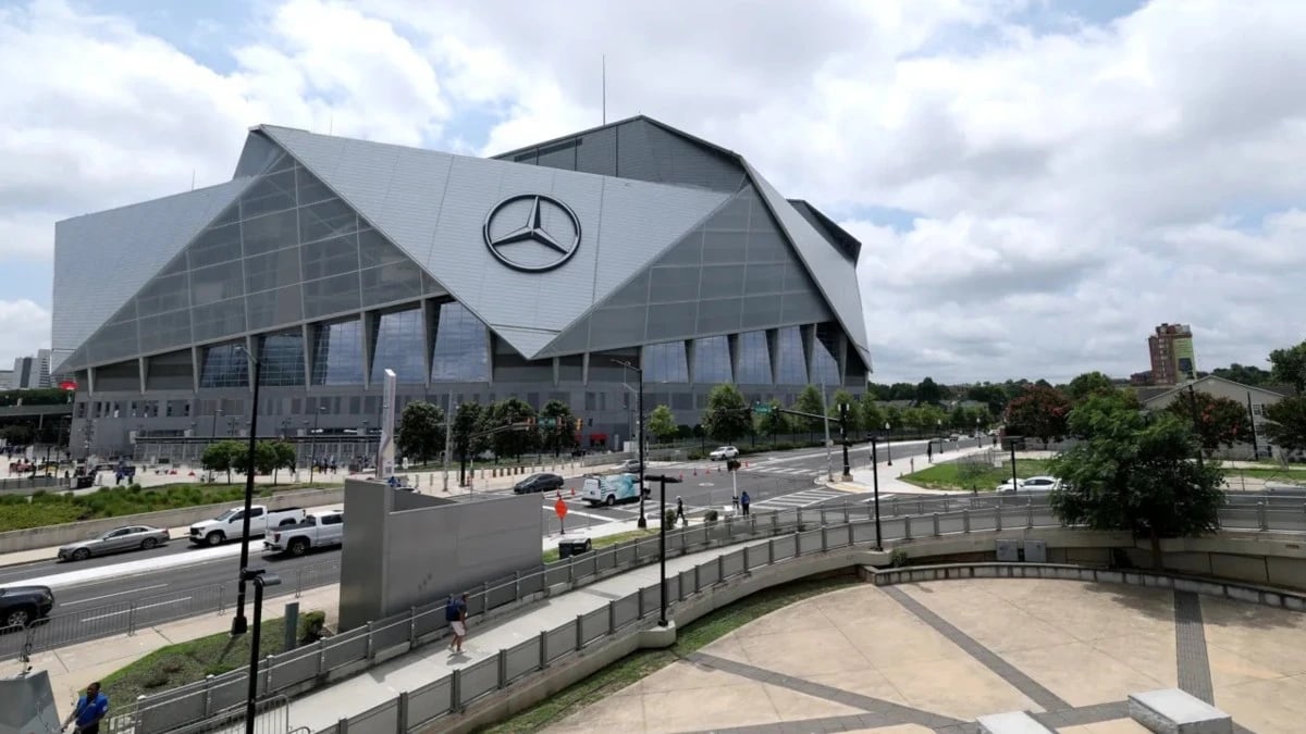 إزالة الشعارات والعلامات التجارية للرعاة المحليين في ملاعب مونديال 2026