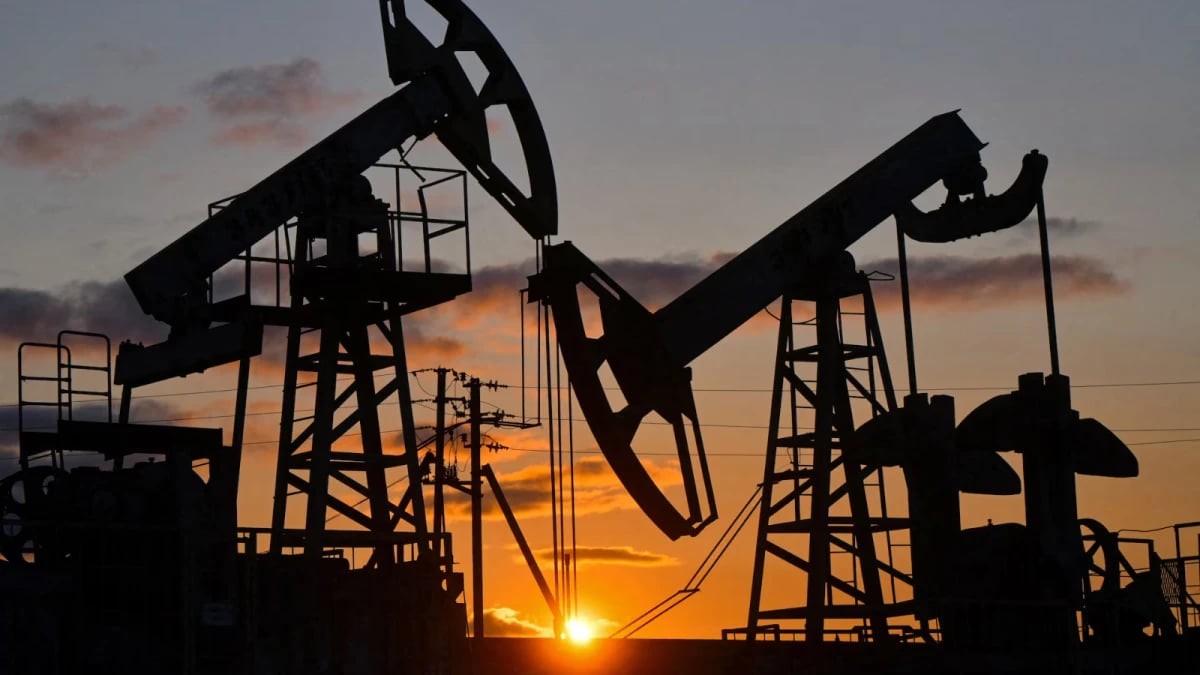 النفط يصعد في تعاملات متقلبة وسط التهديدات المتبادلة بين واشنطن وطهران