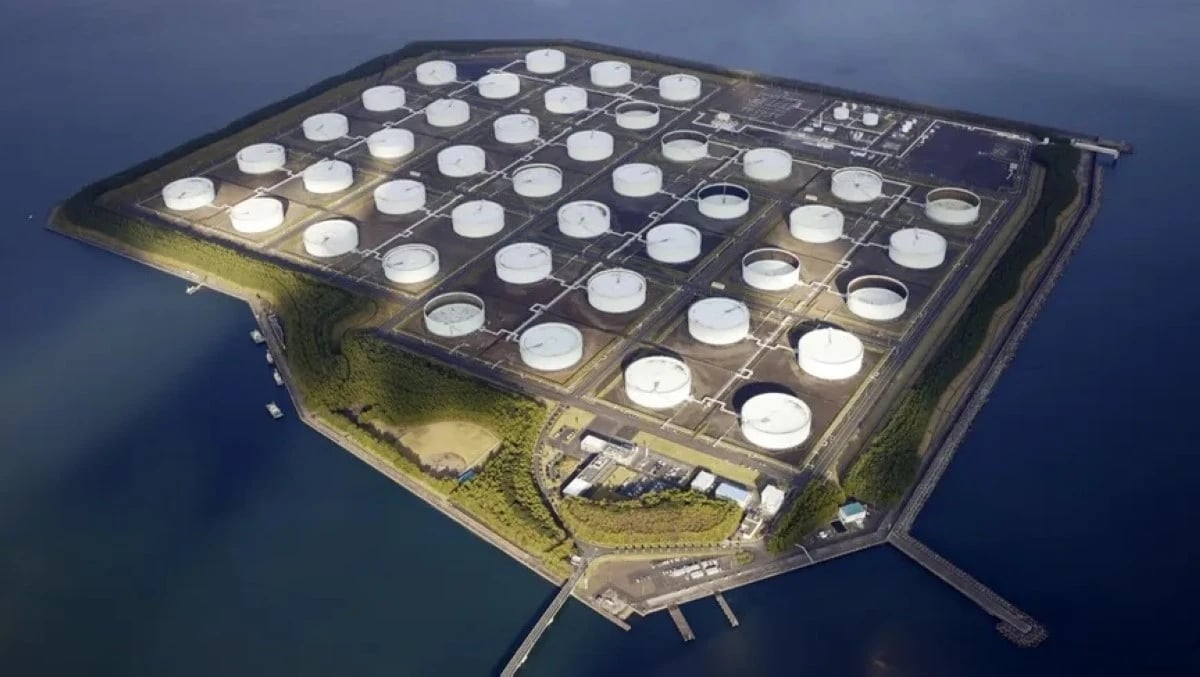 اليابان تضطر إلى نقل النفط من سفينة لأخرى بسبب مخاطر حرب إيران