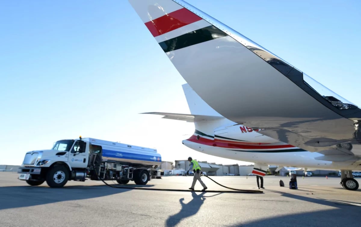 أسعار وقود الطائرات تحتاج أشهراً للاستقرار رغم وقف إطلاق النار