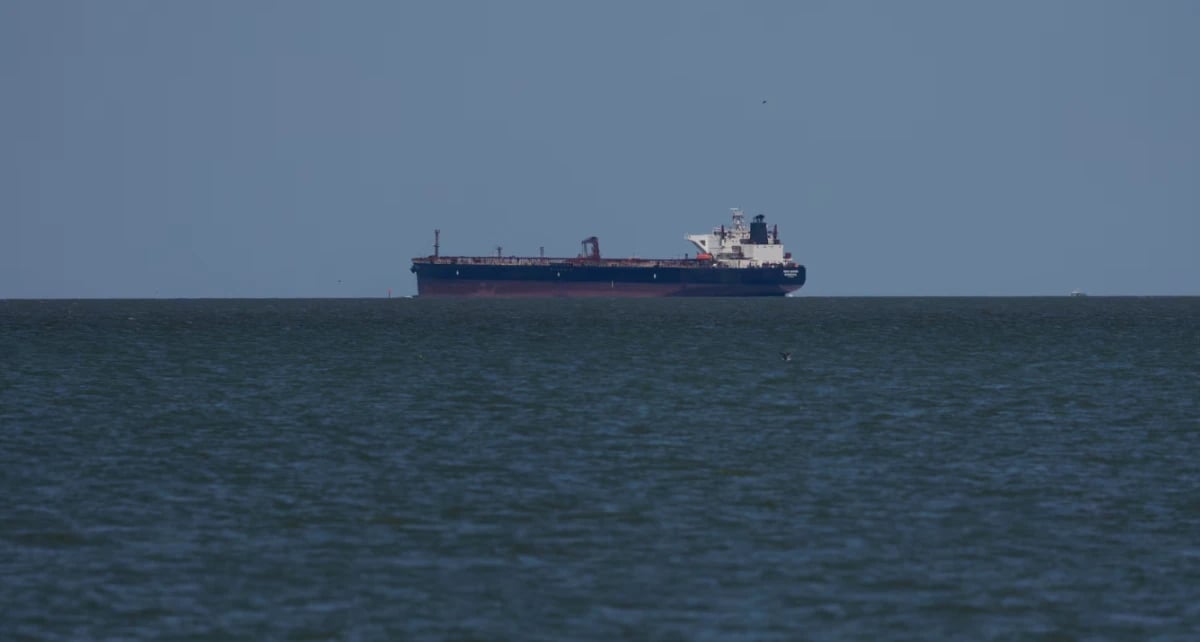 مالكو السفن يتسابقون للحصول على تغطية تأمينية لعبور مضيق هرمز