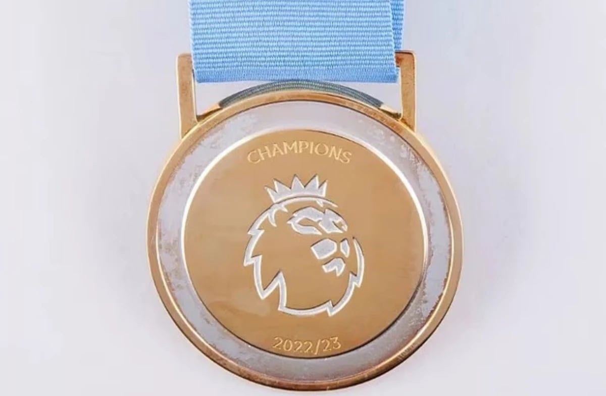 عرض ميداليات الموسم التاريخي لمانشستر سيتي للبيع في مزاد علني