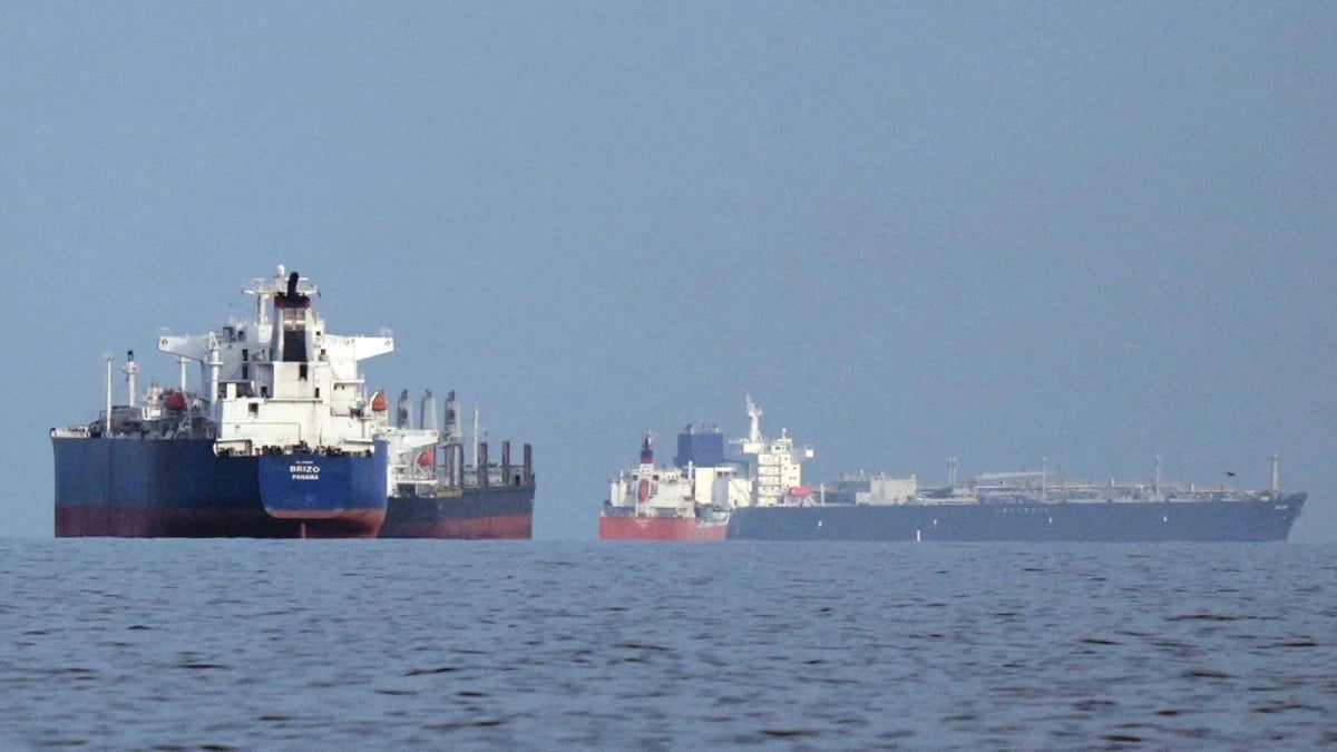 النفط يقفز مع عودة التوتر بين واشنطن وطهران حول مضيق هرمز